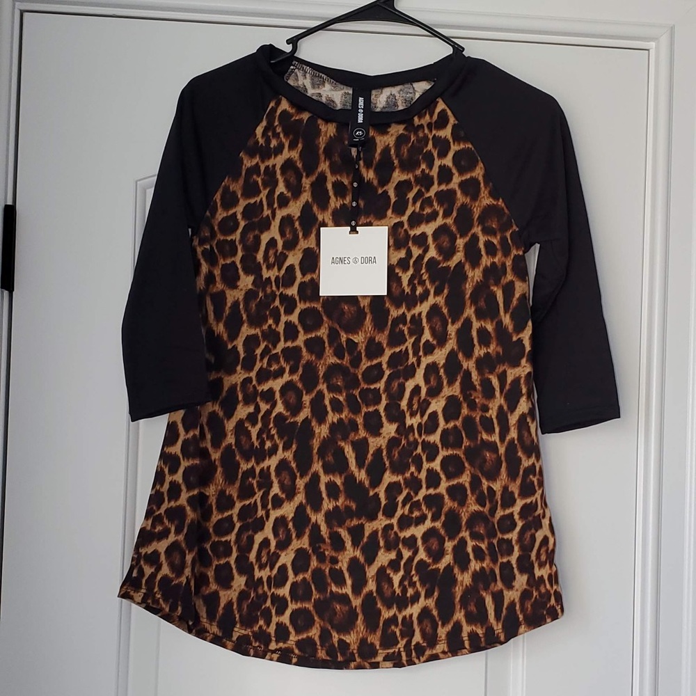 ❄️WINTER SALE❄️ Animal print 3/4 sleeve top - Picture 4 of 6